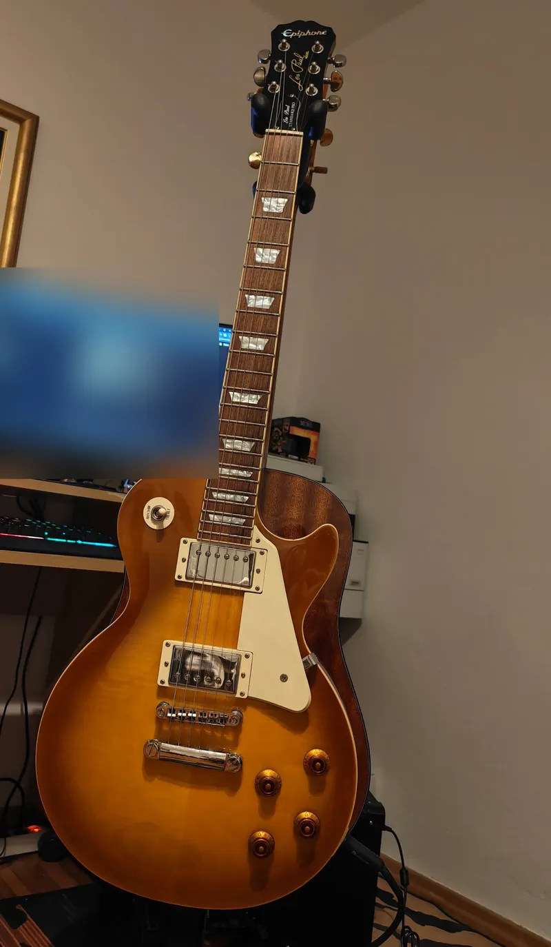 Električna gitara za djecu i odrasle na tečaju gitare K'Rocko